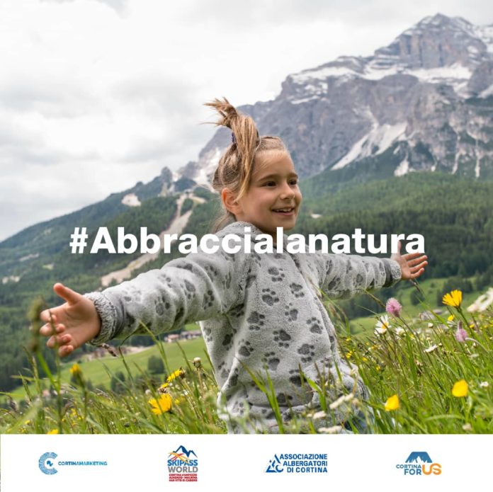 Cortina abbraccio della natura 2020