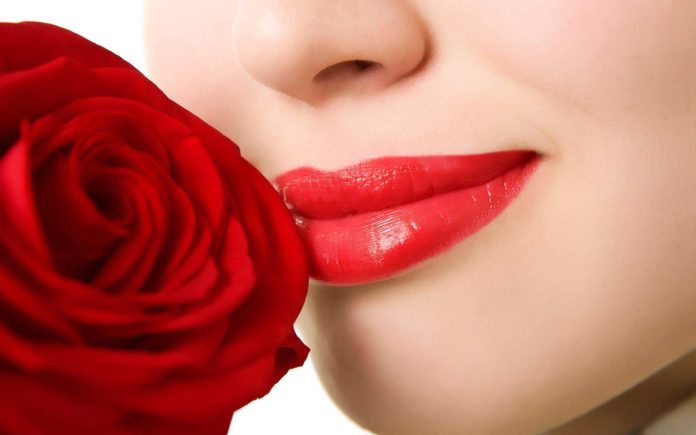 Labbra Al Bacio Con Il Nuovo Volumizzante Labbra al bacio con il nuovo volumizzante