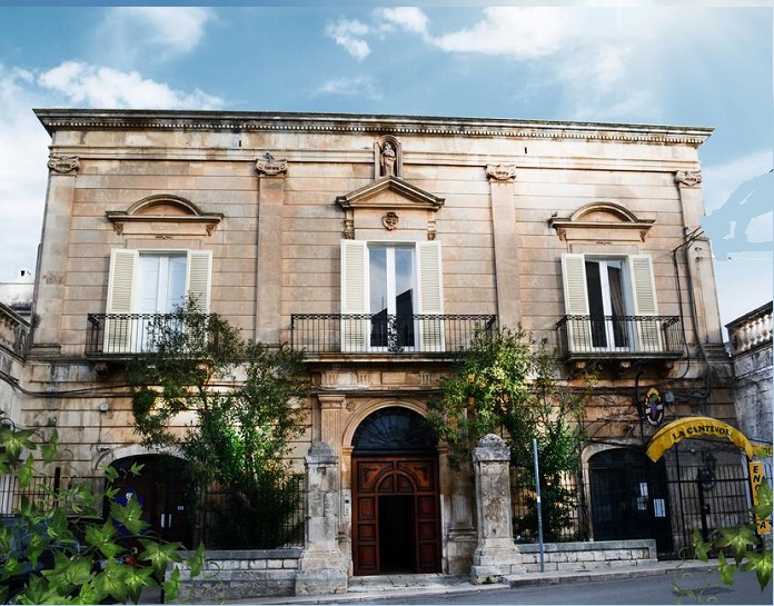 Palazzo Rodio Ostuni La Facciata PALAZZO RODIO Ostuni la facciata