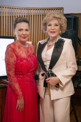 7 Madlena Zepter , Marinella Di Capua Ridimensionare