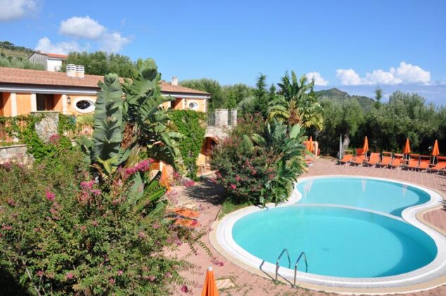 Piscina Con Solarium