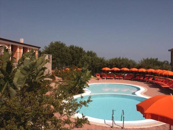 Piscina Con Solarium 1