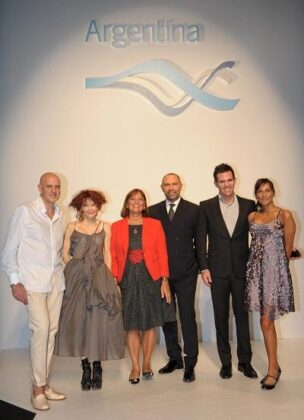 Fabian Zitta &ndash; Maria Pryor &ndash; Gachi Ferrari Gabriel Lage &ndash; Charles Calfun &ndash; Varanasi Ph Nz 4005