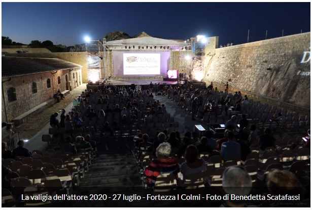 La Valigia Dell'attore 2020 27 Luglio Fortezza I Colmi Foto Di Benedetta Scatafassi La Valigia Dell'attore 2020 27 Luglio Fortezza I Colmi Foto Di Benedetta Scatafassi