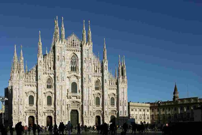 Veduta Del Duomo Di Milano Di Tre Quarti Da Sinistra Ph Paolobon Compressed
