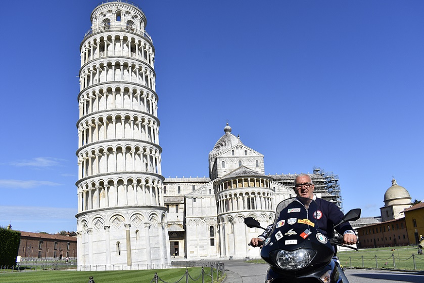 Sandro PAFFI in partenza da Pisa Piazza dei Miracoli per il TOUR PARKINSON Estate 2020