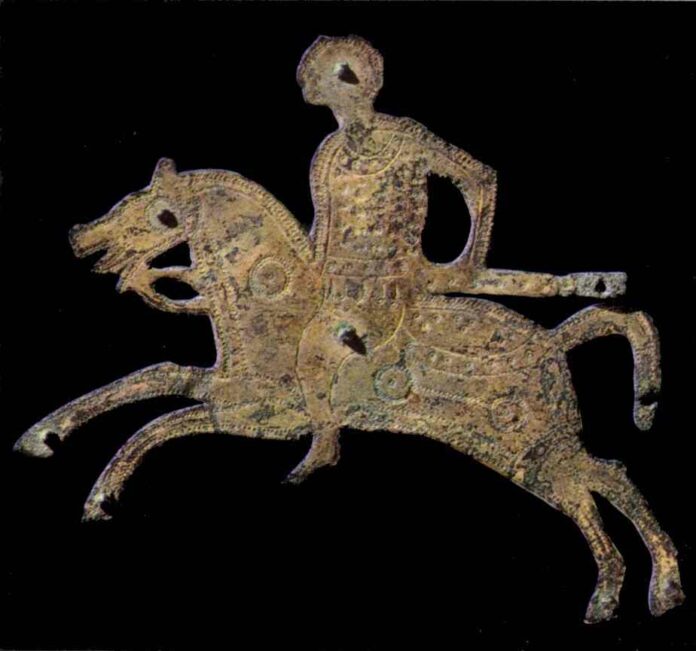 Arte Longobarda Lastrine Dello Scudo Di Stabio - _cavaliere _vii_secolo _bronzo_dorato_berna_historisches_museum Arte Longobarda Lastrine Dello Scudo Di Stabio Compressed