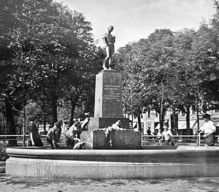 Milano - Fontana a Pinocchio 1