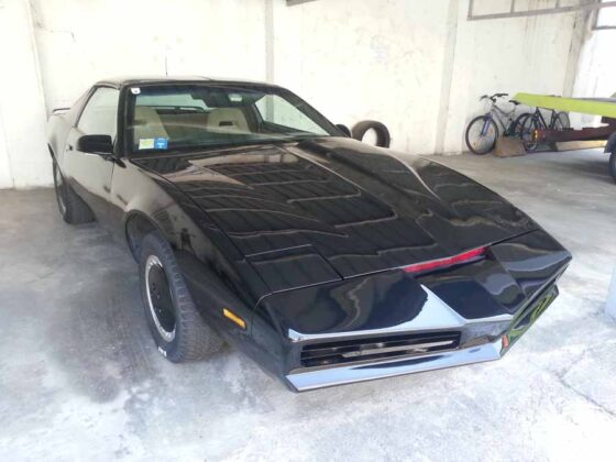 15 Autogianni Multiservice riproduzione della leggendaria Kitt Supercar