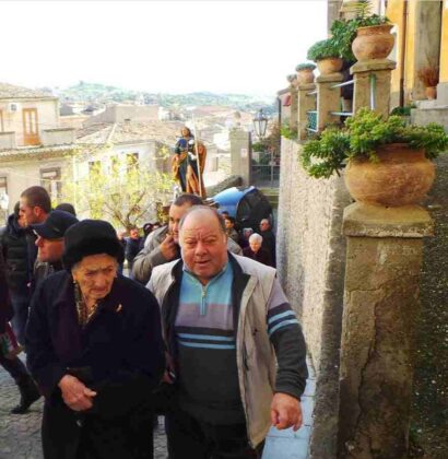 09 Nonna Marianna alla processione di San Rocco, a Gioiosa