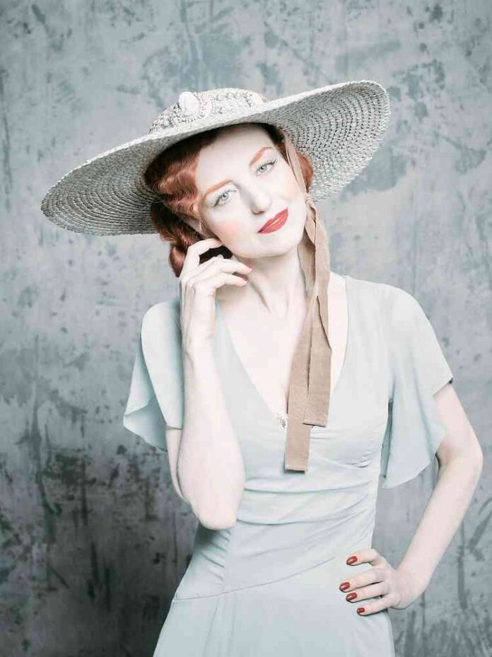 Eve La Plume - ph credit Matteo Gastel Cappello di Mirko Tomei Eve La Plume ph credit Matteo Gastel Cappello di Mirko Tomei