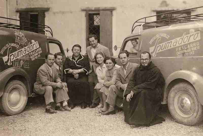 famiglia Fraccaro al centro i fondatori Elena e Giovanni Fraccaro