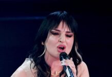 Sanremo 20/21 Con l’outfit di Arisa ARISA FINALE SANREMO 2021
