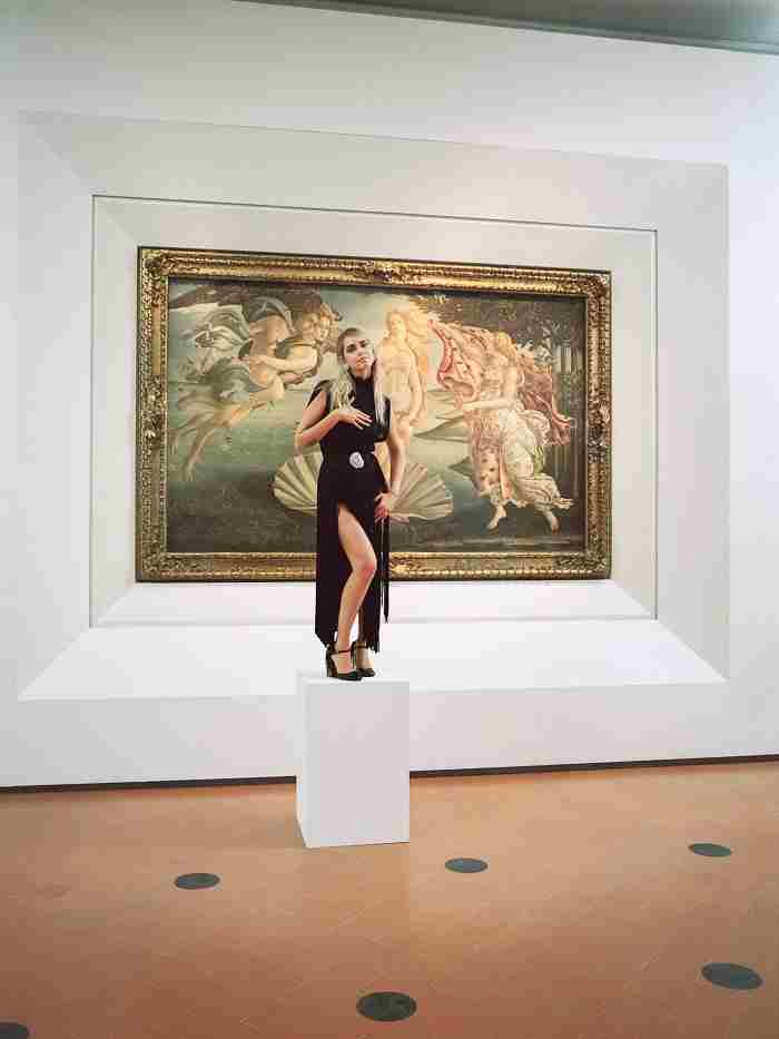 18 Michal Pudelka, Chiara Ferragni agli Uffizi