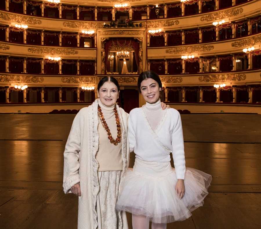 Carla Fracci alla Scala con Alessandra Carina Mastronardi - foto di Ranuccio Bastoni Carla Fracci alla Scala con Alessandra Carina Mastronardi