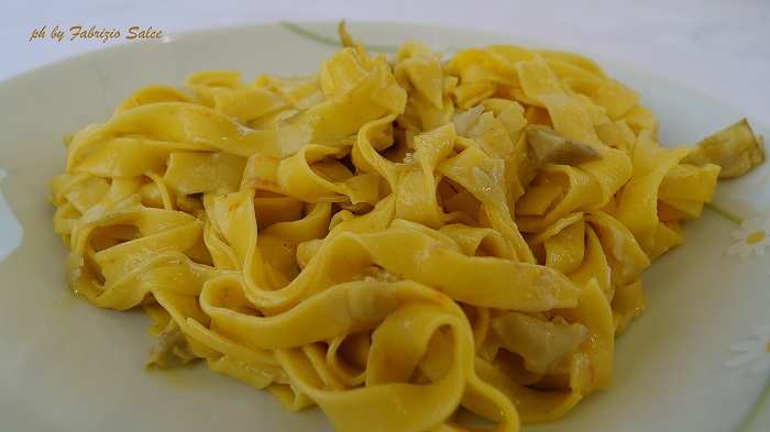 tagliatelle allo zafferano con carbonara di carciofo astigiano del sorì