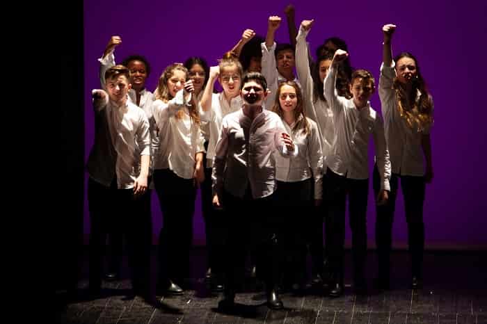 chi e di scena 01 min