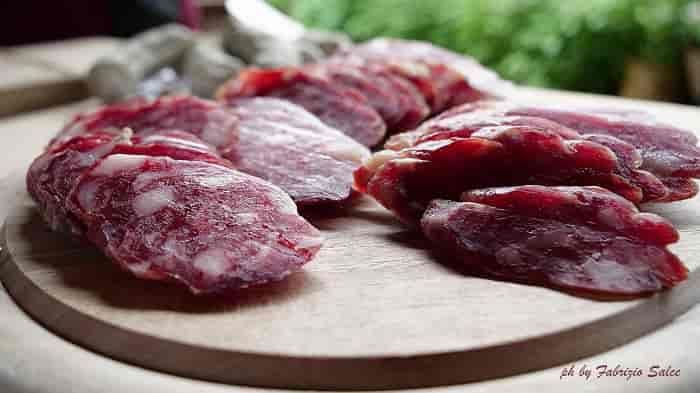 salame di varzi dop a fette min