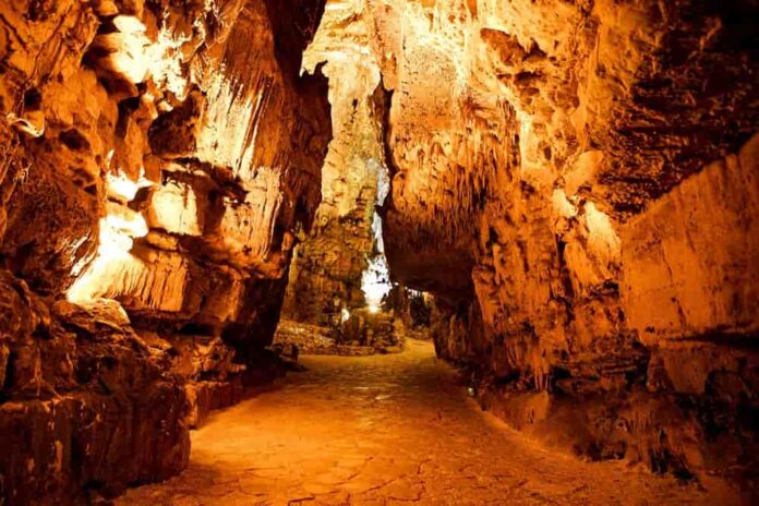 Bari Grotte di Castellana corridoio Caverna della Fonte