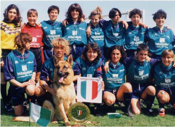 Gunther con Carolina Morace e l'Aglianese campione d'Italia