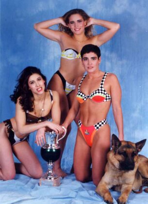 Gunther con le nuotatrici della Livorno Nuoto