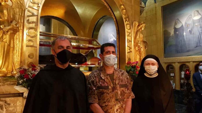 P. Luciano De Michieli, Generale Figliuolo e Priora Sr Maria Rosa Bernardinis