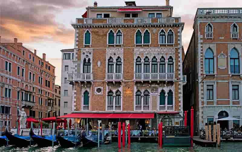 Hotel Bauer