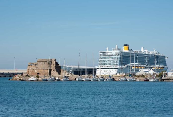 COSTA TOSCANA a Civitavecchia COSTA TOSCANA a Civitavecchia