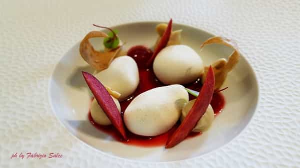vaniglia con nocciola, mela Red Moon, cannella e karkadè
