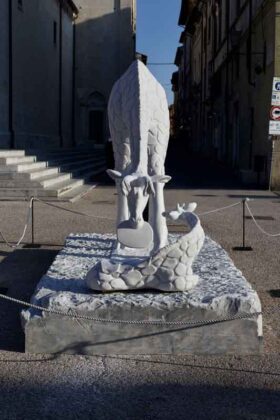 03 Sandro Gorra GRANDE MAX Piazza del Duomo Pietrasanta