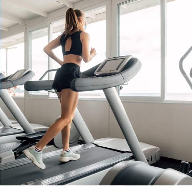 Ragazza in palestra Ragazza in palestra