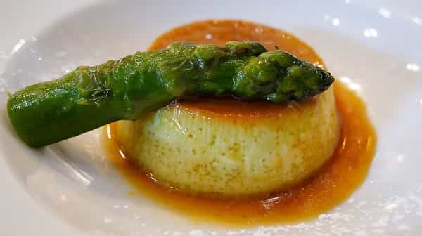 crème caramel agli asparagi e punta caramellata