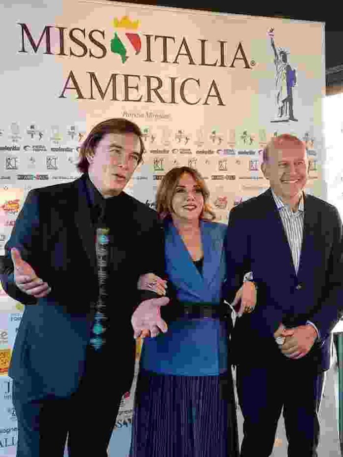 Roberto Onofri con Patrizia Mirigliani e Giuseppe Sciacca