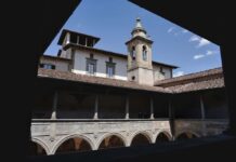 Firenze Casa del Mutilato Chiostro degli Angeli con campanile
