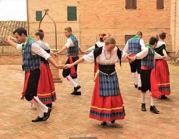 Montecassiano Folklore nel borgo