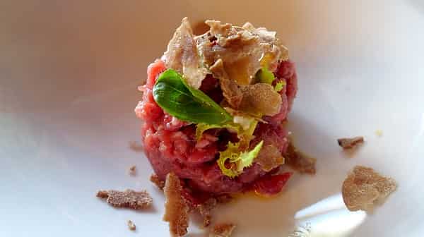 battuta di chianina con tartufo bianco