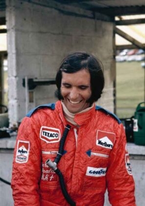 Emerson Fittipaldi nel 1974 durante la stagione di F1 l'ha presa dal web min