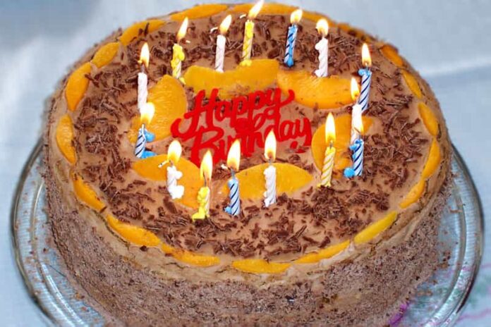 Torta di Compleanno - ph Fir0002, CC BY-SA 3.0, https://commons.wikimedia.org/w/index.php?curid=447518 Torta di Compleanno