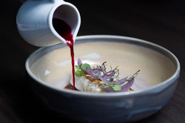 Pescato del giorno, brodo alla rapa rossa e zenzero, cipolla cotta al sale. Milano 37 Restaurant Credits Francesco Robustelli 1