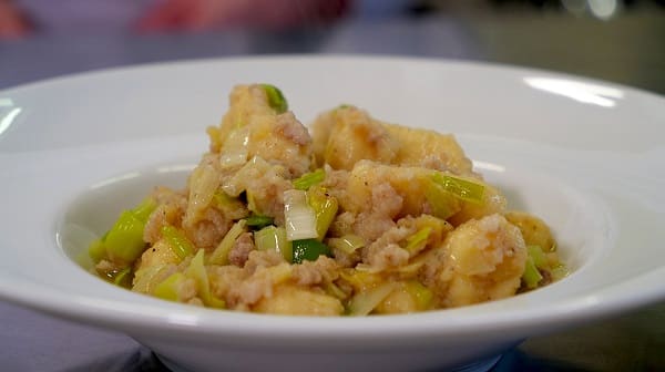 gli gnocchi con porri e salampatata