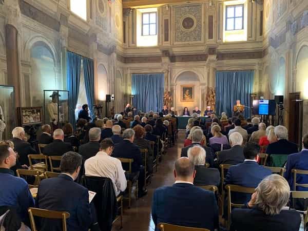 La Sala del Trono ricolma di pubblico La Sala del Trono ricolma di pubblico