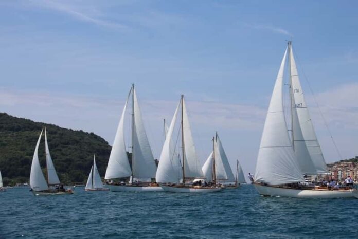Vele d'Epoca nel Golfo in regata - Foto Maccione Vele d'Epoca nel Golfo in regata Foto Maccione