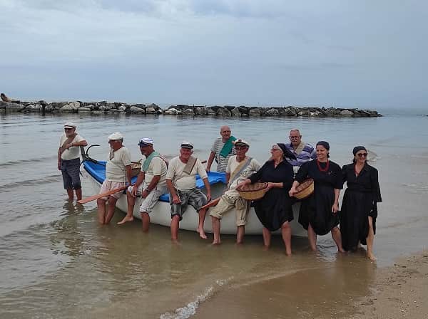 pescatori in costume d’epoca, le tipiche “pesciarole”