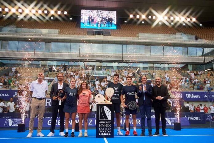From left to right: Gilles Moretton, President of the FFT; Arnaud Di Pasquale, Tournament Director; champions Ariana Sanchez and Paula Josemaria; champions Arturo Coello and Agustin Tapia; Luigi Carraro, President of the FIP; Adel Aref, Tour Director. - credit: Premier Padel Premier Padel Paris Stade Roland Garros