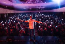 Milano. Con il suo archetto luminoso Andrea Casta incanta il pubblico del Teatro Lirico Giorgio Gaber Andrea Casta Teatro Lirico Giorgio Gaber Milano