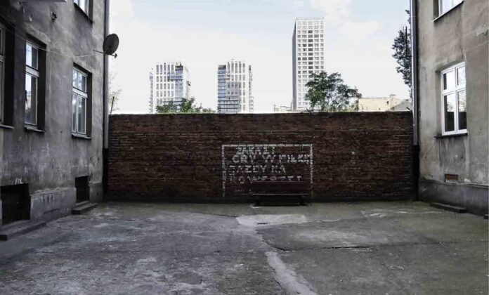 Frammento del muro del Ghetto di Varsavia Foto Guido Morpurgo