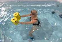 Jacuzzi® presenta PowerToneTM: Kit di attrezzi per la tonificazione muscolare in acqua Jacuzzi® Swim Spa PowerTone™