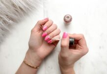 La manicure fai-da-te è il trend beauty di questa primavera Manicure fai da te