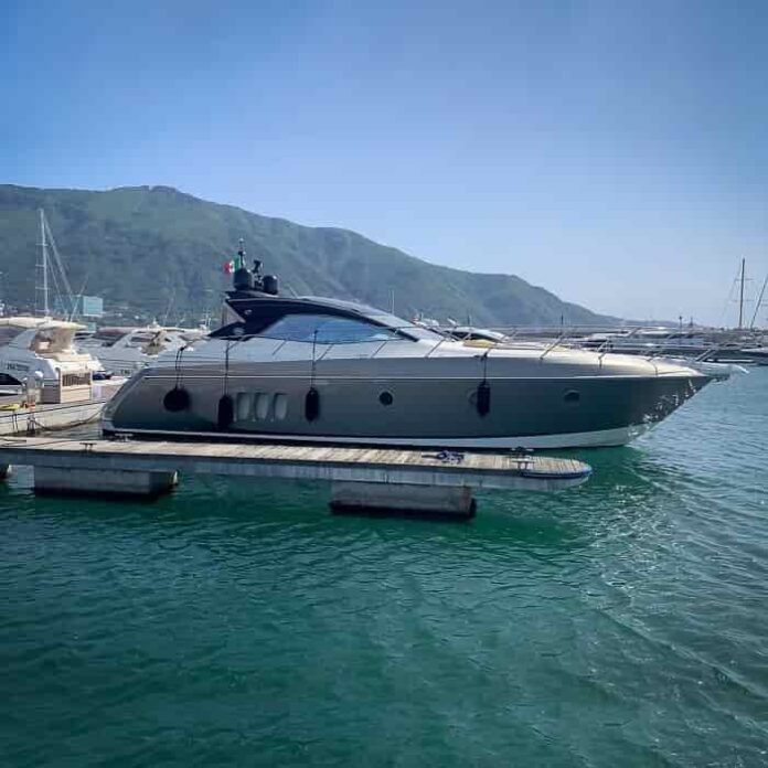 Salerno SCH Boat wrapping e refitting Salerno SCH Boat wrapping e refitting