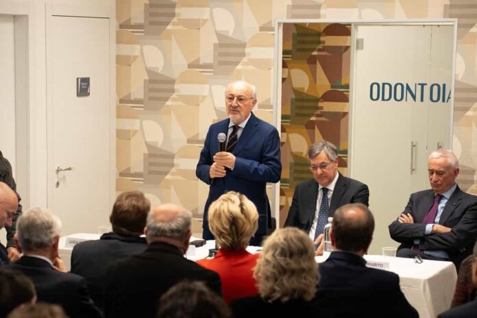 Il Dr. Ugo Riba, Fondatore e Presidente del Gruppo CIDIMU, durante la Conferenza Stampa di presentazione del nuovo Istituto di Cuneo Dr. Ugo Riba, Fondatore e Presidente del Gruppo CIDIMU